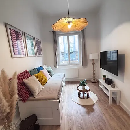 Climatise, 4 Personnes, Centre Historique, Comedie, Tram & Gare Apartment