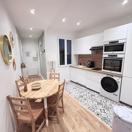 Apartment Climatise, 4 Personnes, Centre Historique, Comedie, Tram & Gare