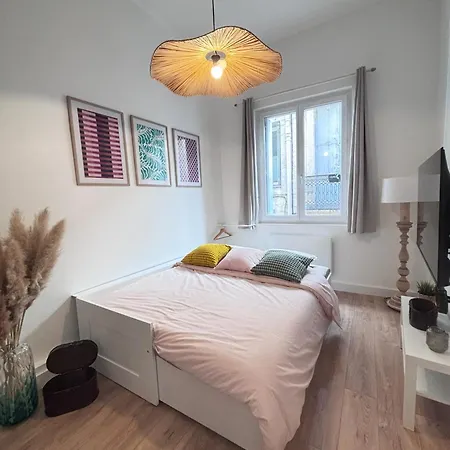 Apartment Climatise, 4 Personnes, Centre Historique, Comedie, Tram & Gare